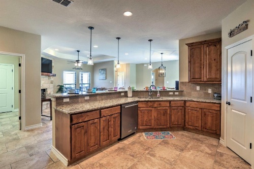 Beautiful Canyon Lake Home with Patio, 1 Mi Boat Ramp image 10