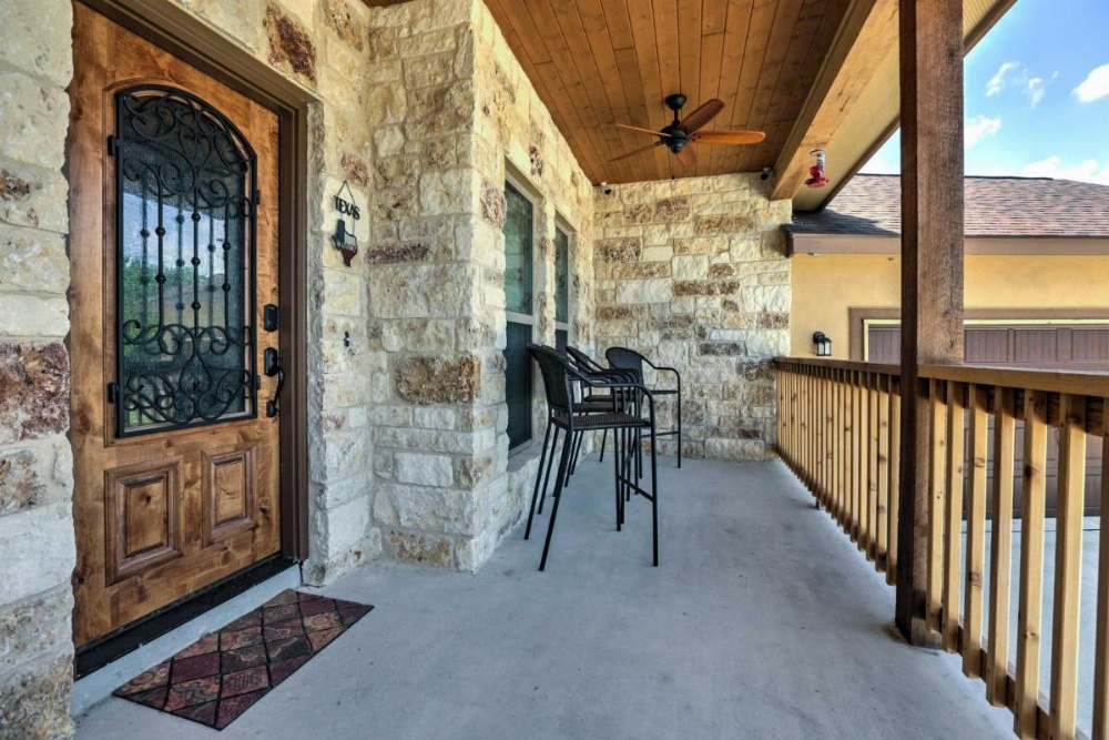 Beautiful Canyon Lake Home with Patio, 1 Mi Boat Ramp