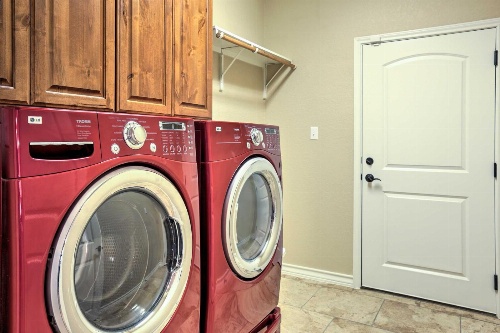 Beautiful Canyon Lake Home with Patio, 1 Mi Boat Ramp image 3