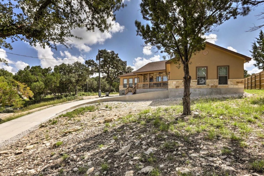 Beautiful Canyon Lake Home with Patio, 1 Mi Boat Ramp Image 7